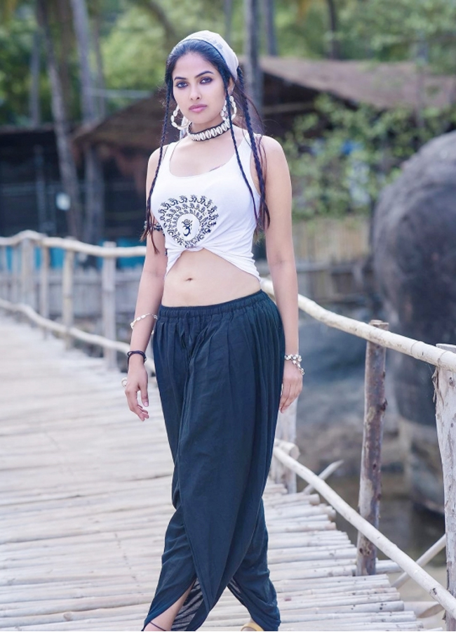 Divi-Vadthya-03.jpg 4