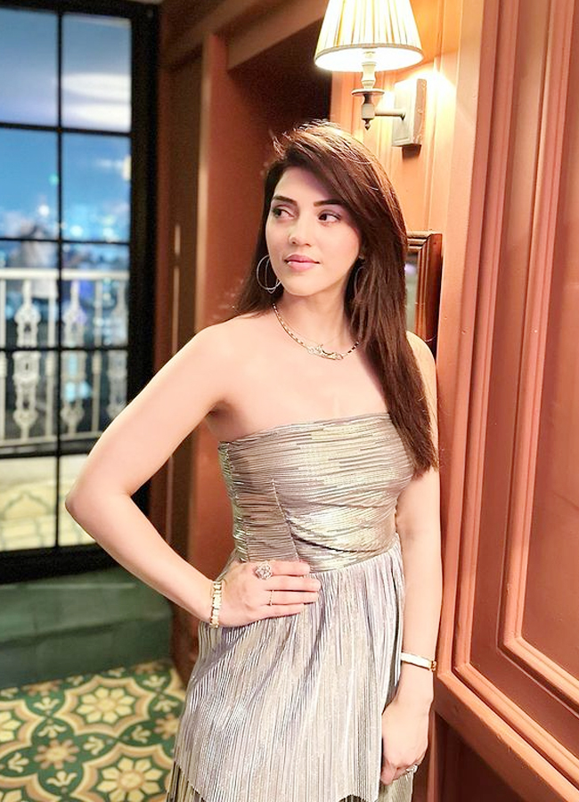 Mehreen-Pirzada-04.jpg 4