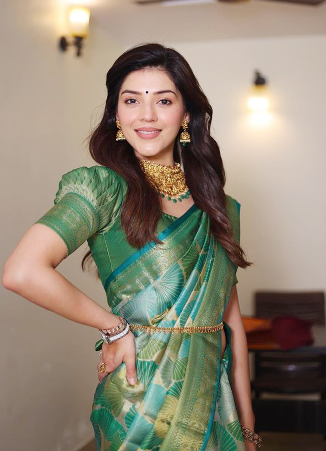 Mehreen-Pirzada-09.jpg 9