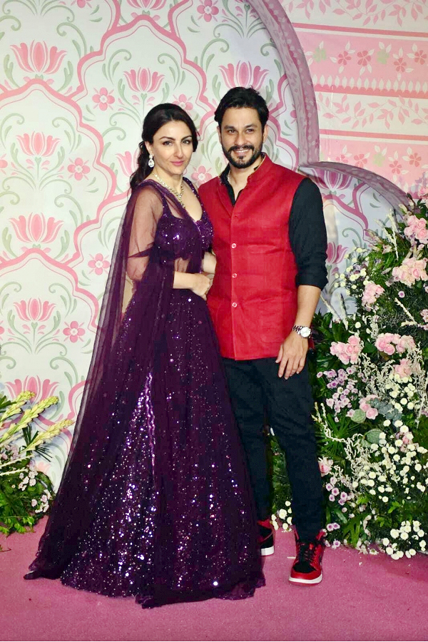 Ramesh-Taurani-Diwali-Bash-07.jpg 12