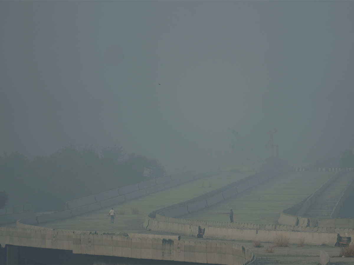Delhi_20People_20Suffering_20Dangerous_20Air_20Pollution_20Photos-11.jpg 11