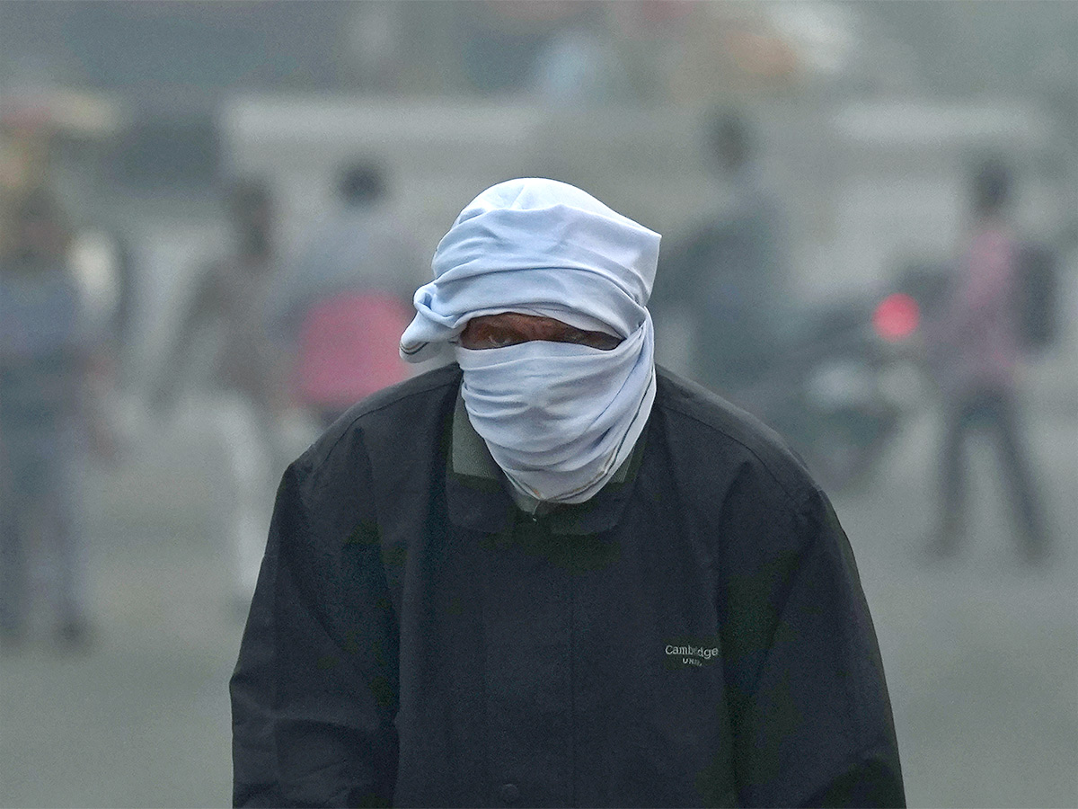 Delhi_20People_20Suffering_20Dangerous_20Air_20Pollution_20Photos-24.jpg 23