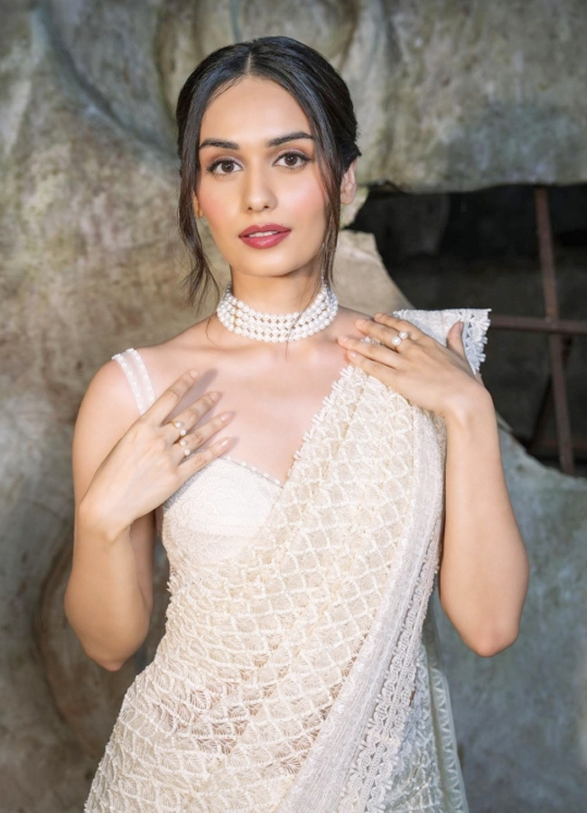 Manushi-Chillar-06.jpg 7