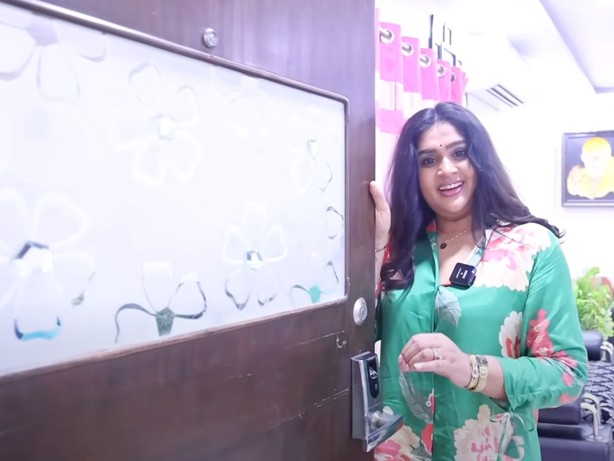 Priya-Home-Tour-06.jpg 6
