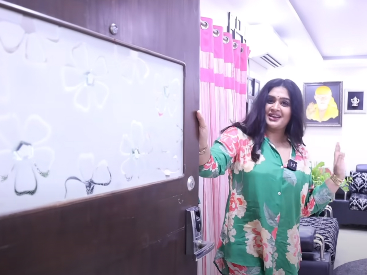 Priya-Home-Tour-07.jpg 7