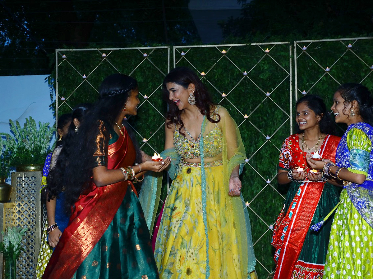 Manchu_20Lakshmi_20Celebrates_20Diwali_20Celebrations_20With_20Government_20School_20Kids-3.jpg 3