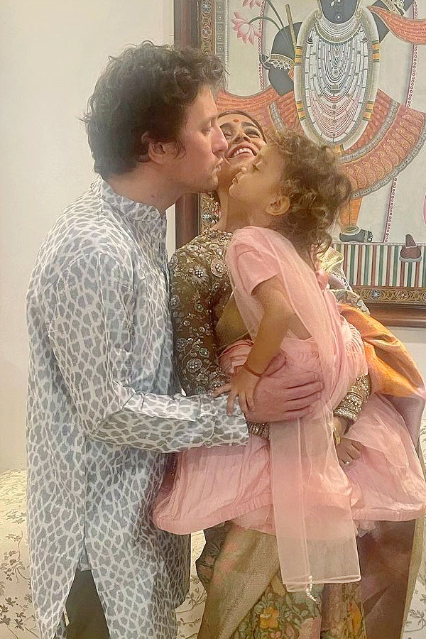 Shriya_20Saran_20shares_20glimpses_20of_20her_20Diwali_20celebrations_20Photos_5.jpg 6