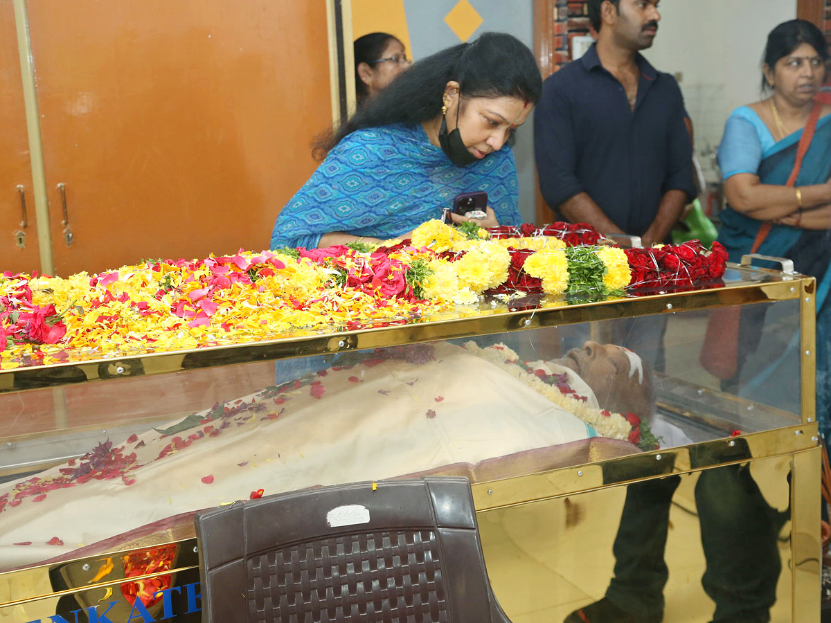 Film_20Industry_20mourns_20the_20demise_20of_20Telugu_20actor_20Chandra_20Mohan_20Photos_13.jpg 10