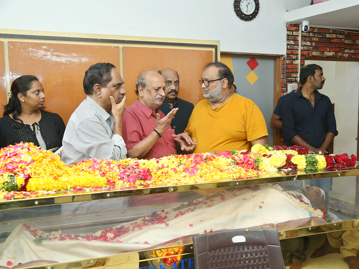 Film_20Industry_20mourns_20the_20demise_20of_20Telugu_20actor_20Chandra_20Mohan_20Photos_14.jpg 11