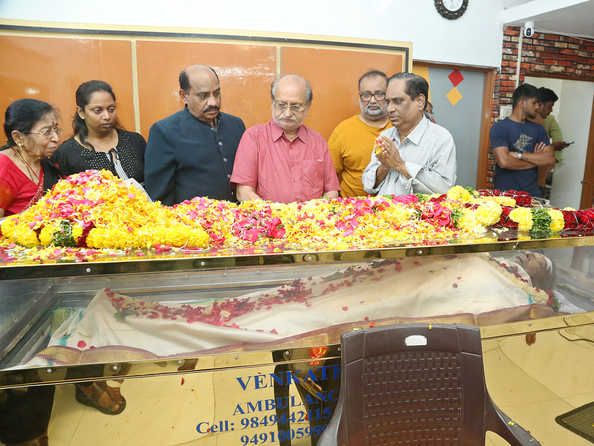 Film_20Industry_20mourns_20the_20demise_20of_20Telugu_20actor_20Chandra_20Mohan_20Photos_17.jpg 14