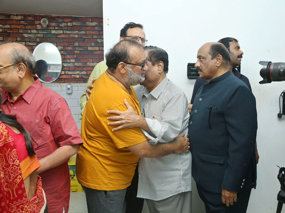 Film_20Industry_20mourns_20the_20demise_20of_20Telugu_20actor_20Chandra_20Mohan_20Photos_18.jpg 15