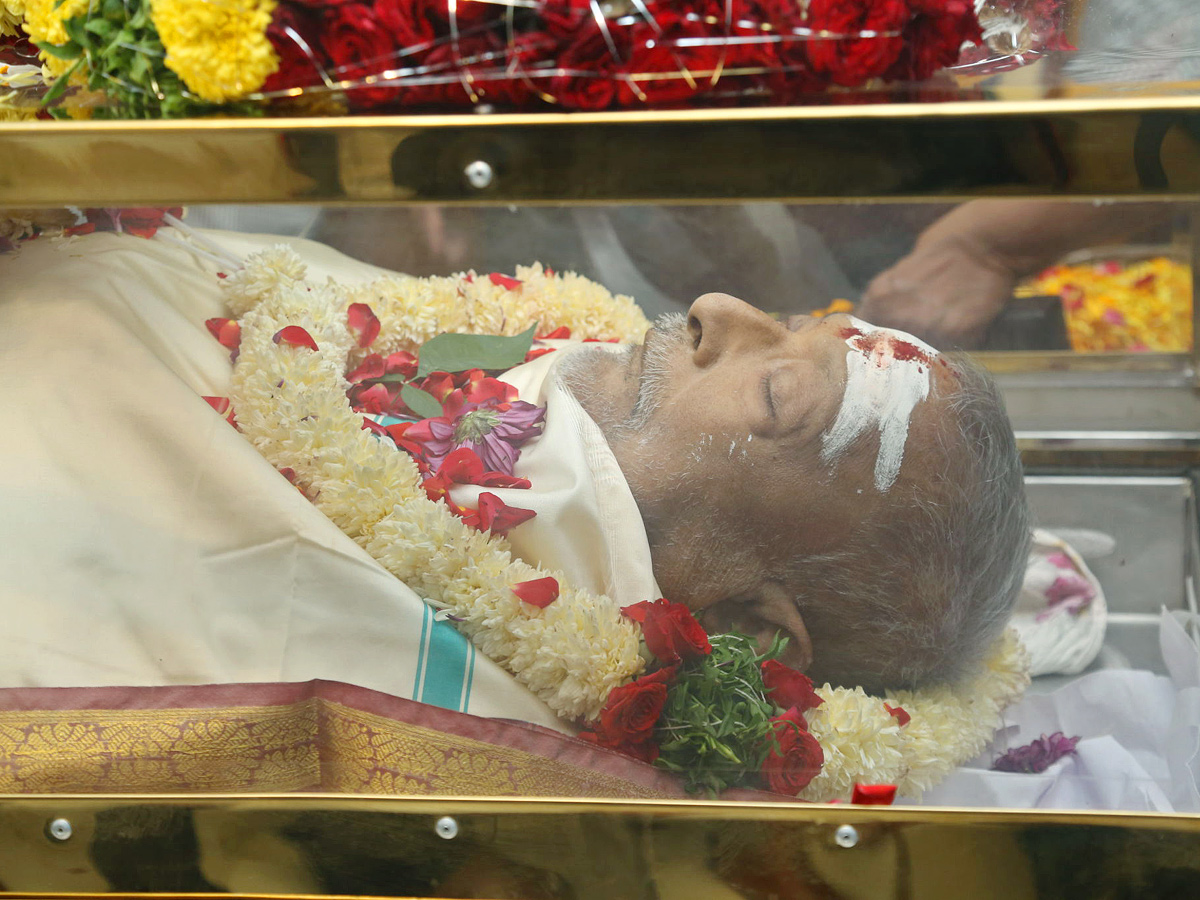 Film_20Industry_20mourns_20the_20demise_20of_20Telugu_20actor_20Chandra_20Mohan_20Photos_2.jpg 3
