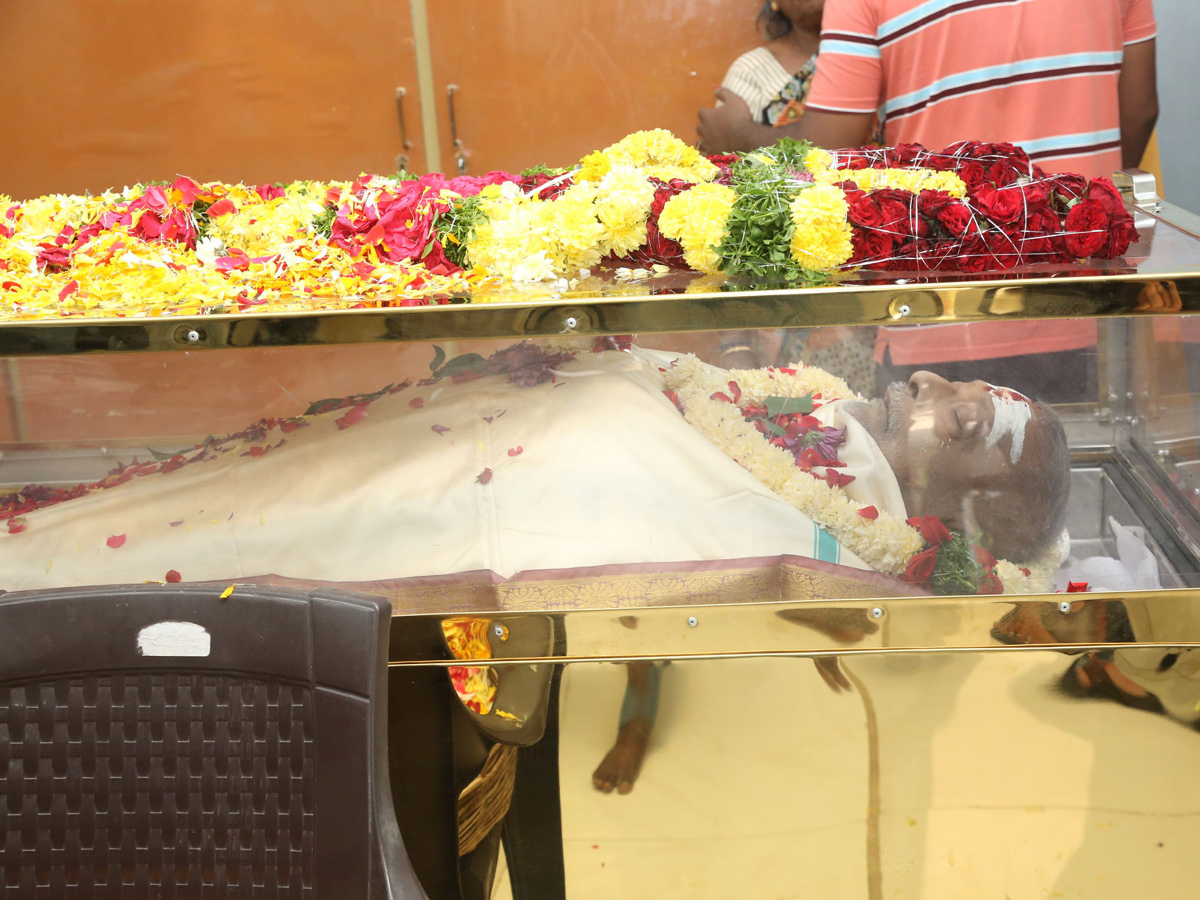 Film_20Industry_20mourns_20the_20demise_20of_20Telugu_20actor_20Chandra_20Mohan_20Photos_20.jpg 17