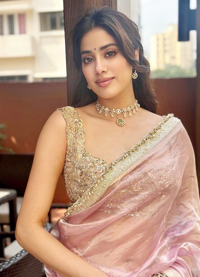 Janhvi-Kapoor-stills.jpg 12