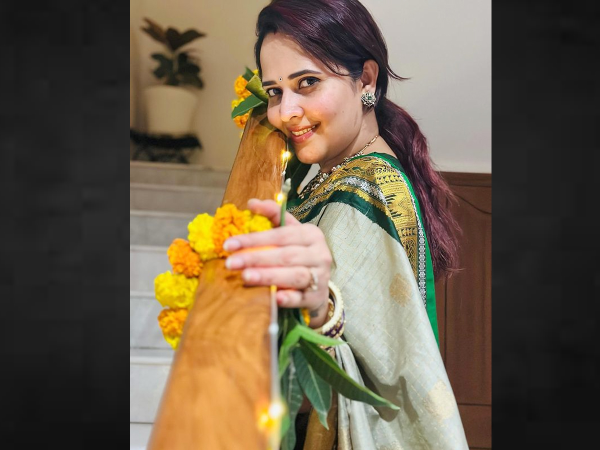 Anasuya-Bharadwaj-diwali.jpg 2