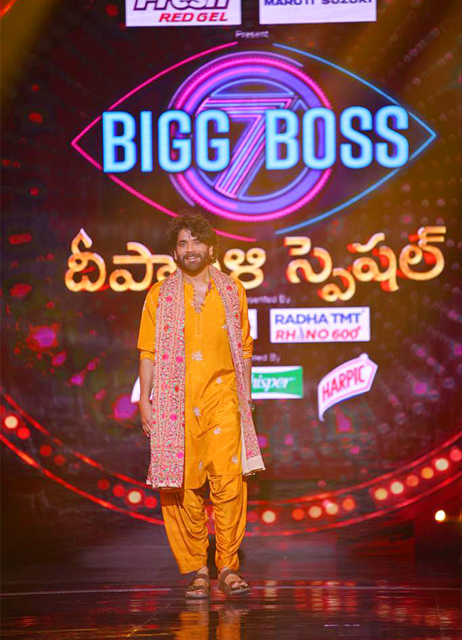 Movie_20Stars_20Participated_20In_20Diwali_20Celebrations-32.jpg 30