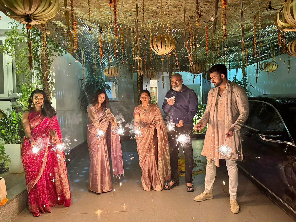 Movie_20Stars_20Participated_20In_20Diwali_20Celebrations-5.jpg 5