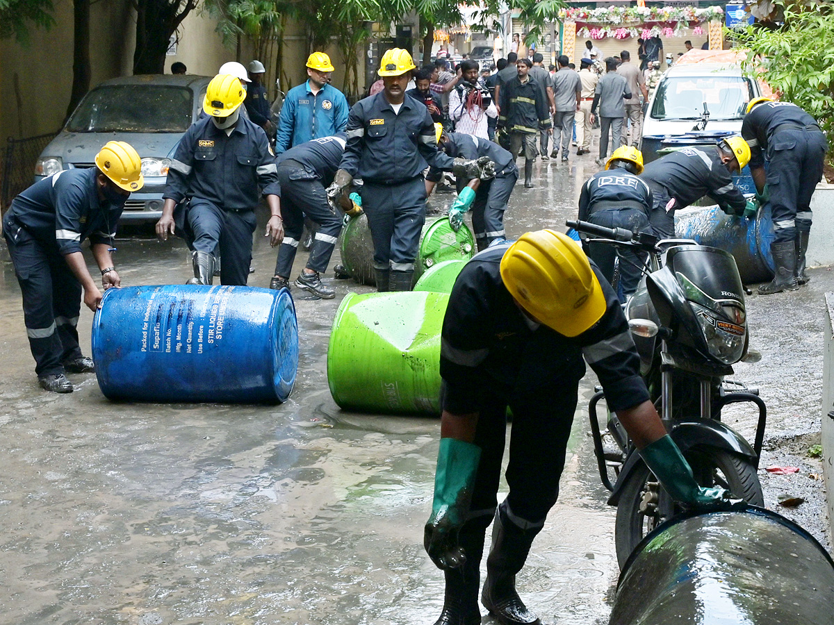 Nampally_20Fire_20Accident_20PHotos_11.jpg 12