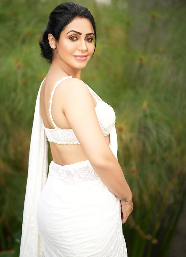 Nandini-Rai-pics-In-White-Saree.jpg 6