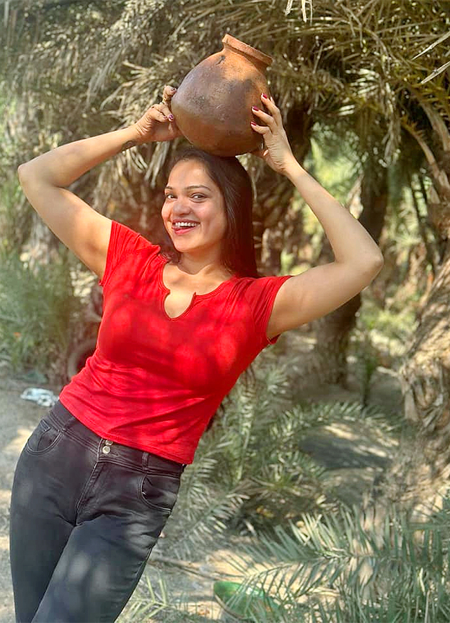 Aswini_20Sree_20in_20Bigg_20Boss_207_20Photos-18.jpg 18