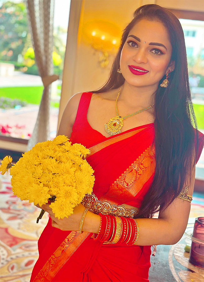 Aswini_20Sree_20in_20Bigg_20Boss_207_20Photos-21.jpg 21