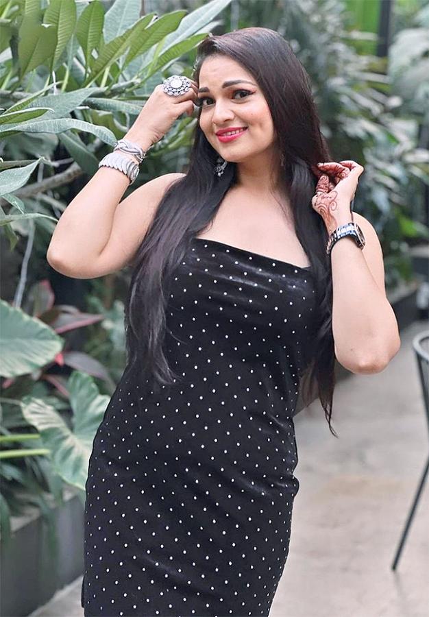 Aswini_20Sree_20in_20Bigg_20Boss_207_20Photos-3.jpg 3