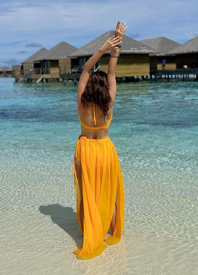 Aamna-Sharif-beach-pics.jpg 5