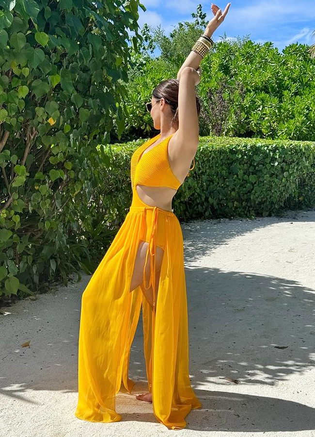 Aamna-Sharif-hot-beach-pics.jpg 6