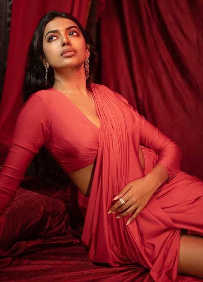 Shivani-Rajasekhar-hot-pics.jpg 4