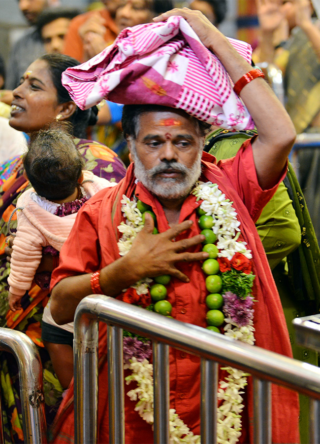 Gajula_20Mahotsava_20For_20Durgamma_20In_20Indrakiladri-13.jpg 12