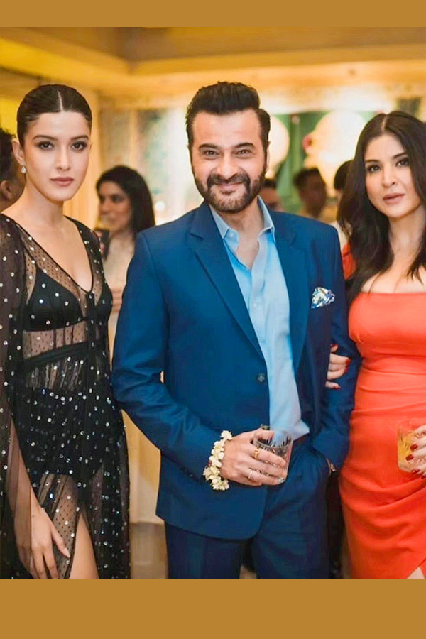 Sonam_20Kapoor_20And_20Anand_20Ahuja_20Host_20A_20Welcome_20Party_20For_20David_20Beckham_20Phtoos_5.jpg 6