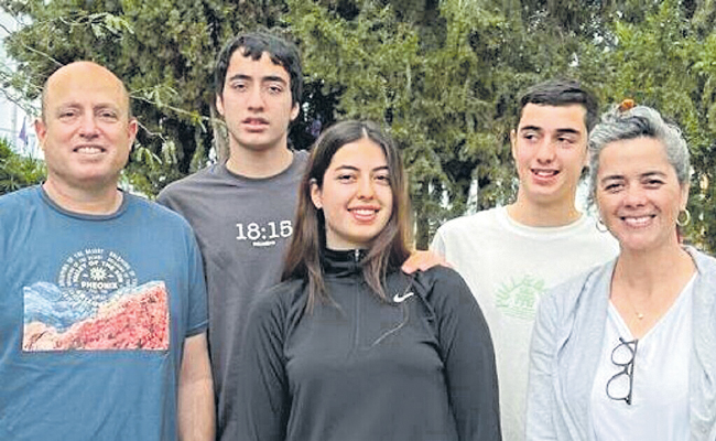 Yuval-Kutz_Family.jpg