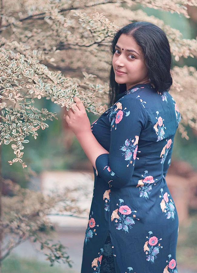 Actress_20Anu_20Sithara_20HD_20Images-16.jpg 15