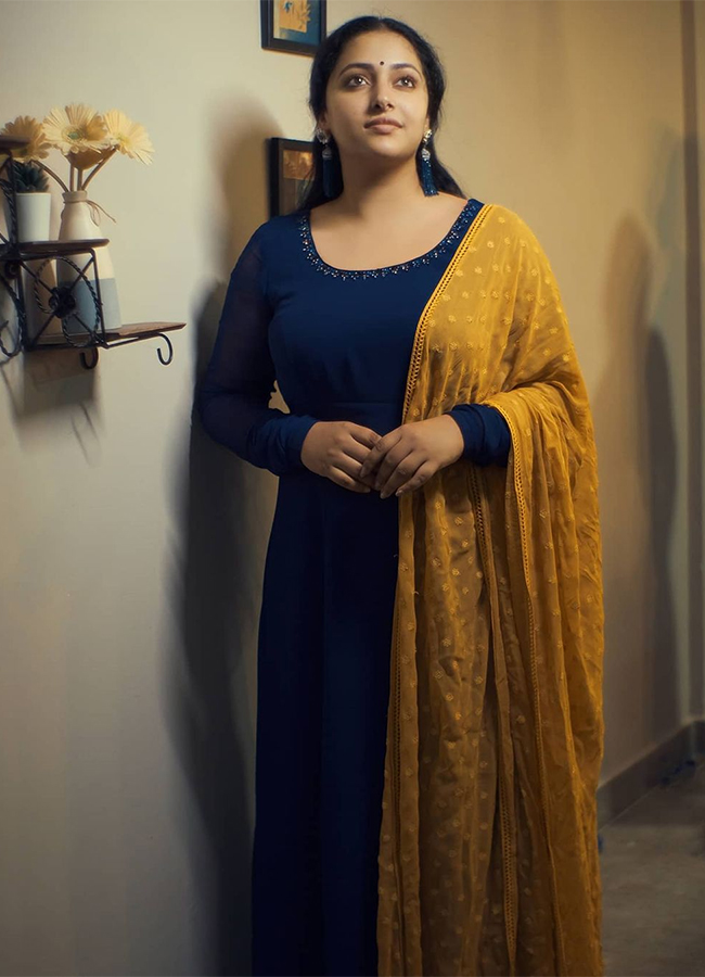 Actress_20Anu_20Sithara_20HD_20Images-19.jpg 18