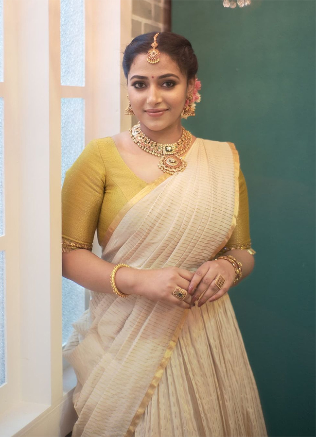Actress_20Anu_20Sithara_20HD_20Images-2.jpg 2