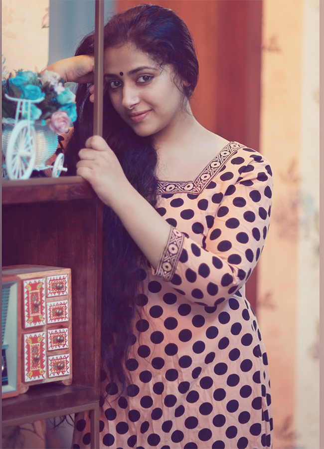 Actress_20Anu_20Sithara_20HD_20Images-21.jpg 20