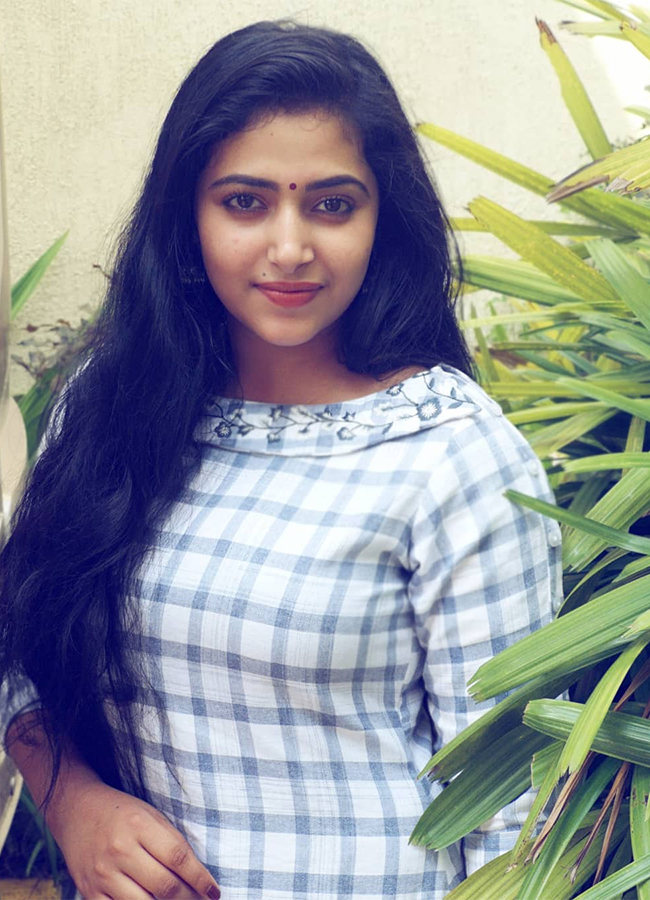 Actress_20Anu_20Sithara_20HD_20Images-29.jpg 27