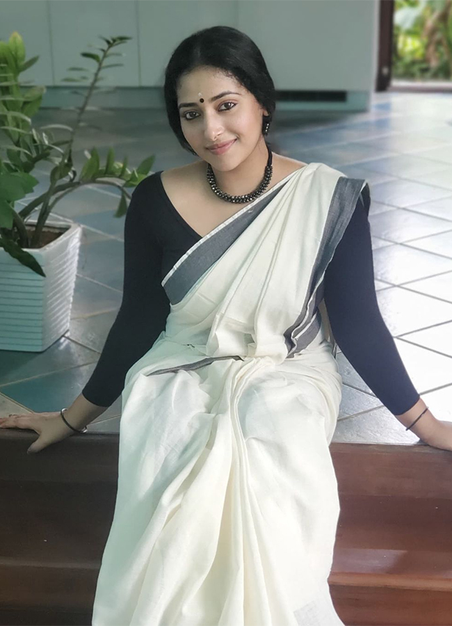 Actress_20Anu_20Sithara_20HD_20Images-9.jpg 9