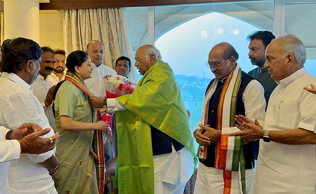 vijayshanthi2.jpg