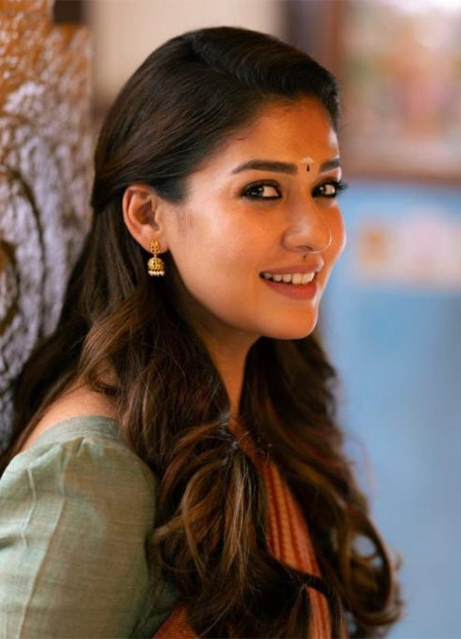 Actress_20Nayanthara_20Happy_20Birthday_20Pics-16.jpg 15