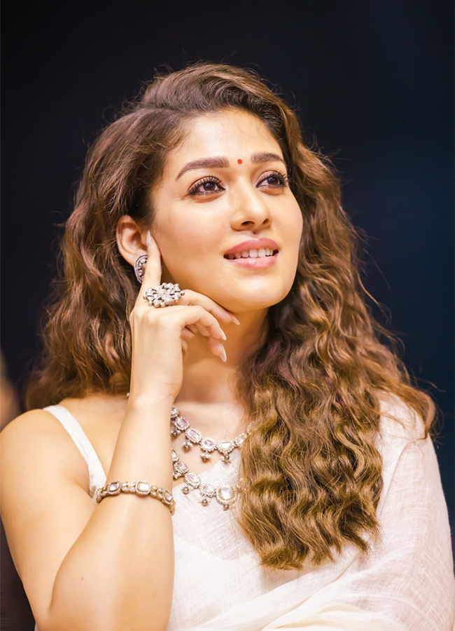 Actress_20Nayanthara_20Happy_20Birthday_20Pics-2.jpg 2