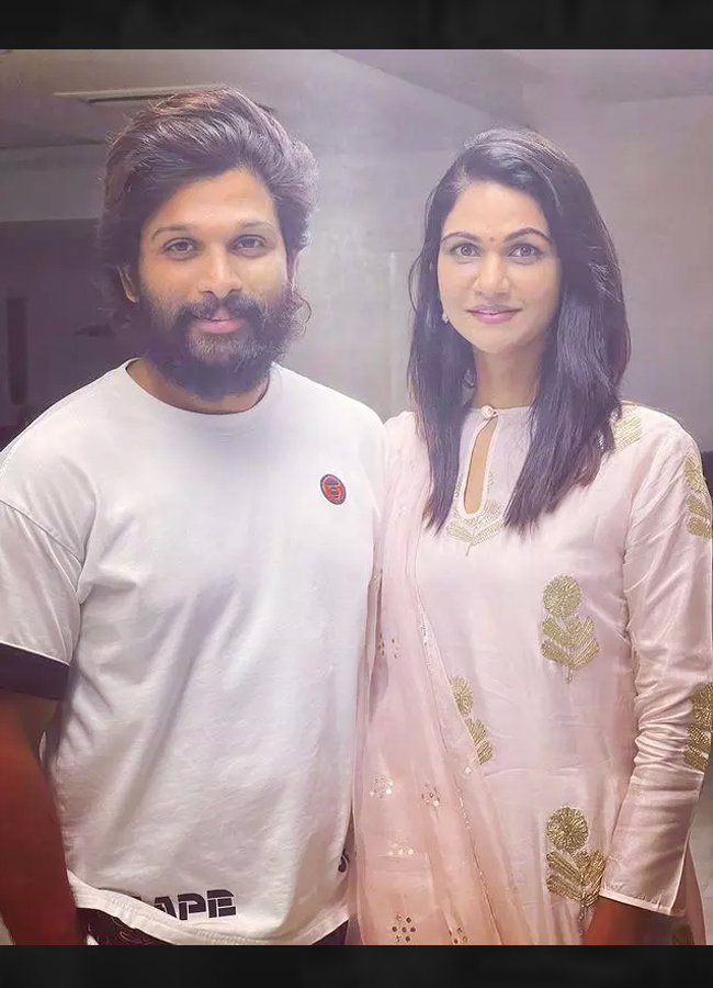 Allu-Arjun-And-Sneha-insta-pics.jpg 5