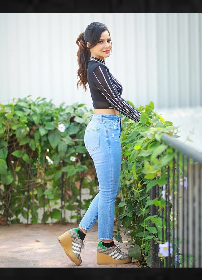 Ashu-Reddy-latest-hot-photos.jpg 3