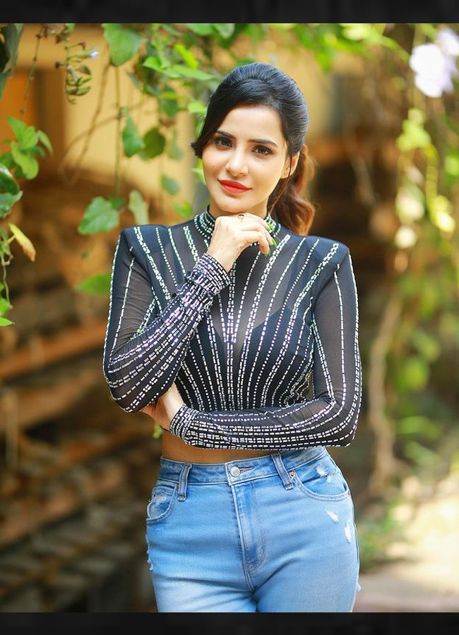 Ashu-Reddy-latest-pics.jpg 4