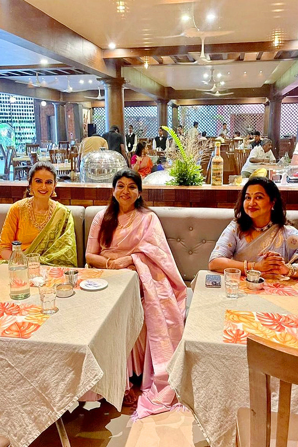 Actress_20Karthika_20Nair_20Wedding_20PHotos_13.jpg 12