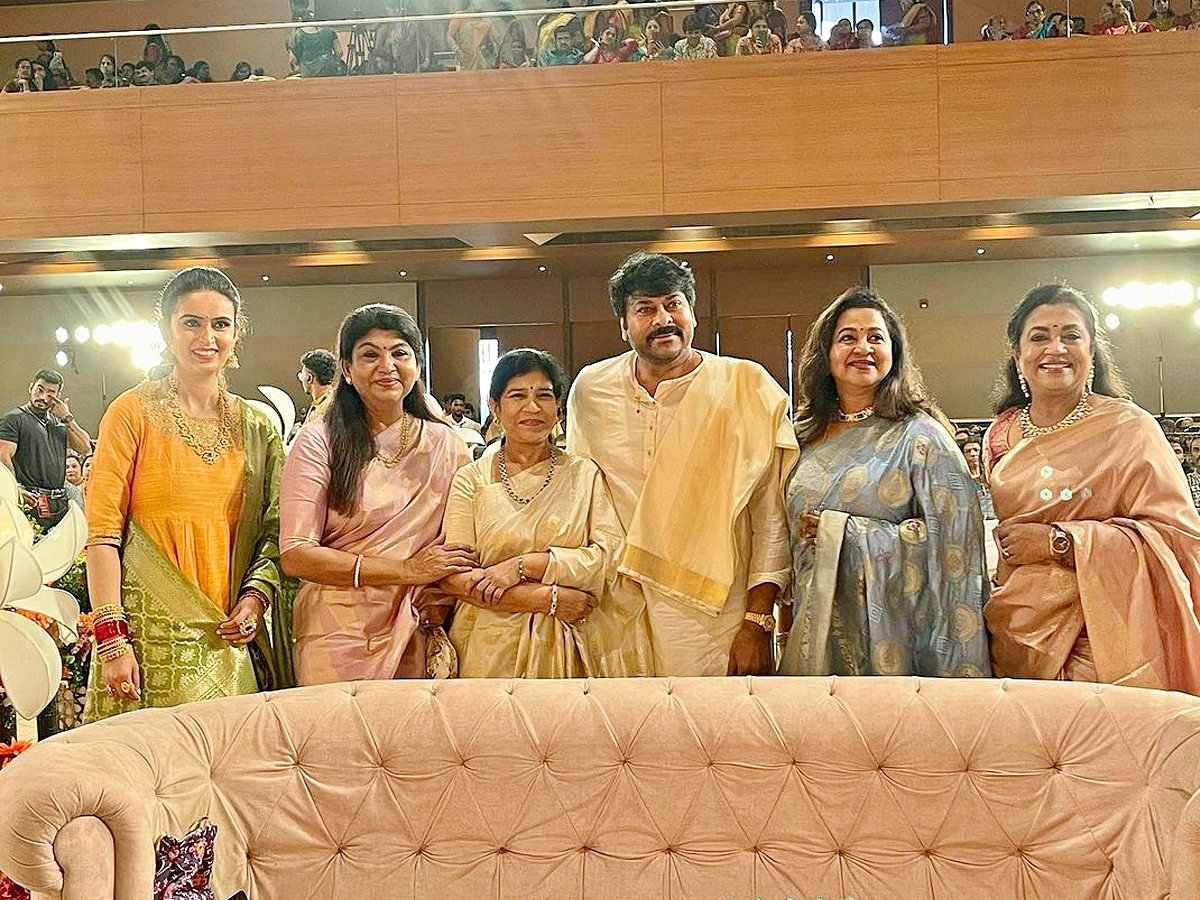 Actress_20Karthika_20Nair_20Wedding_20PHotos_16.jpg 15