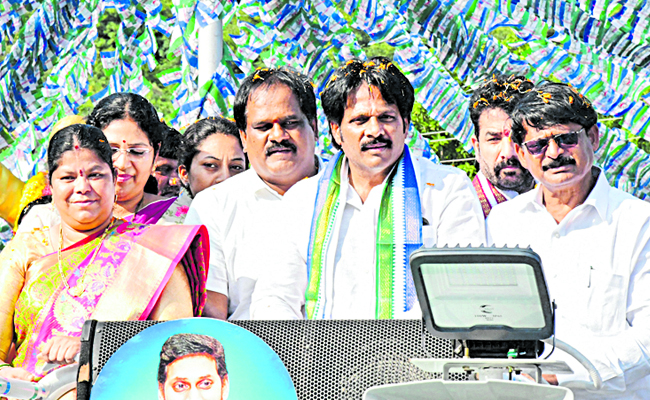 YSRCP_20BUS.jpg