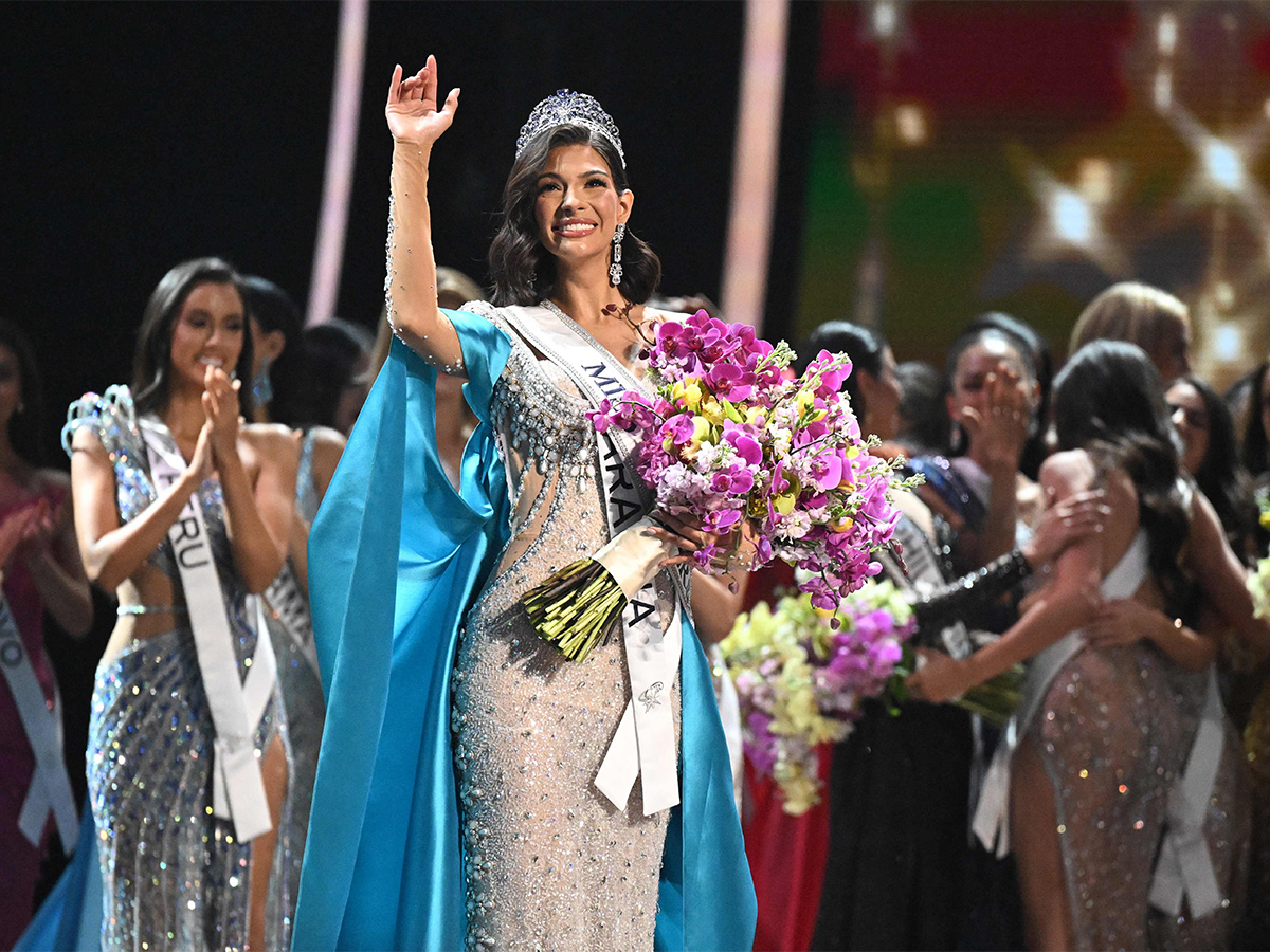 72th_20edition_20of_20the_20Miss_20Universe_20pageant_20in_20San_20Salvador-2.jpg 2