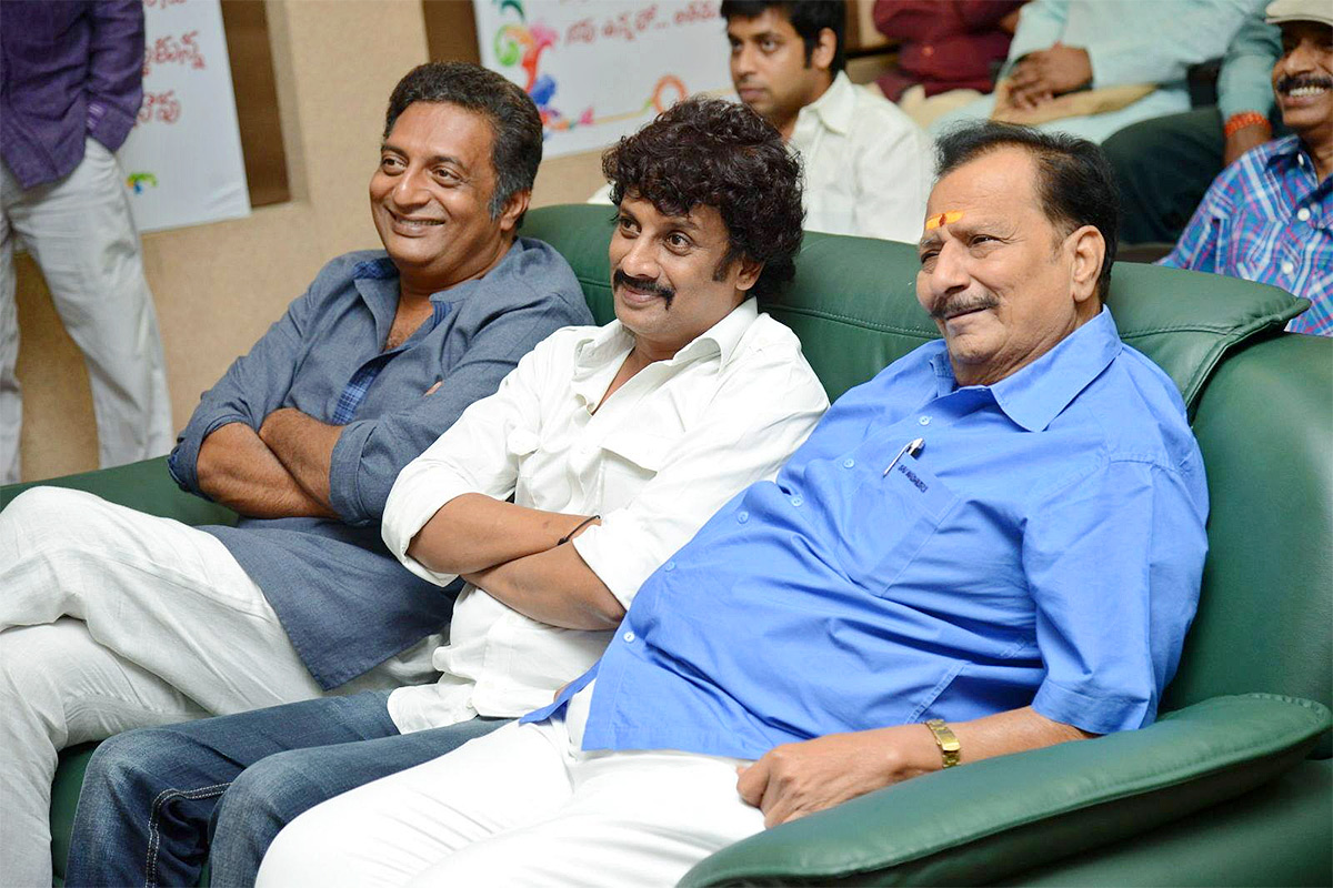 Actor_20Uttej_20unseen_20photos-10.jpg 10