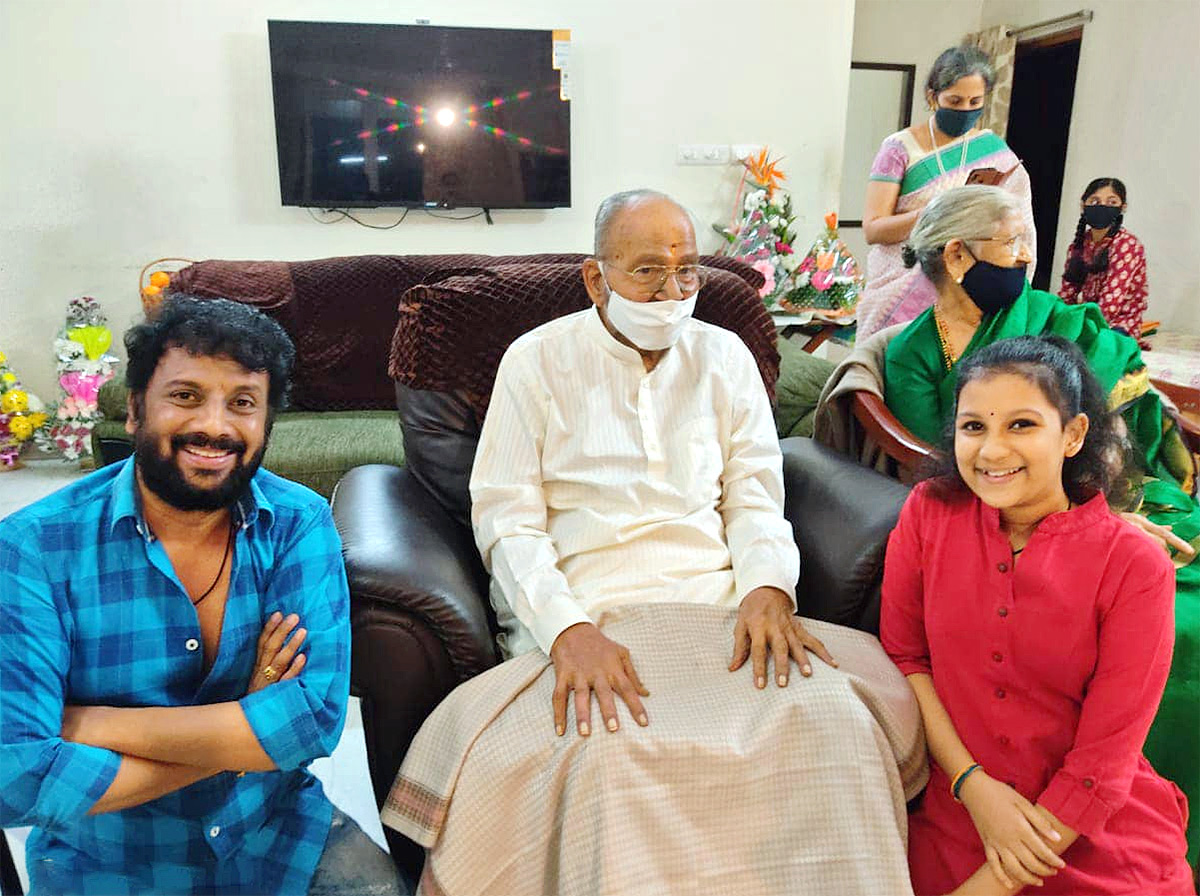 Actor_20Uttej_20unseen_20photos-16.jpg 16